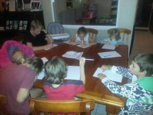 Kids setting goals together as part of learning to raise entrepreneurial kids and build a strong mindset