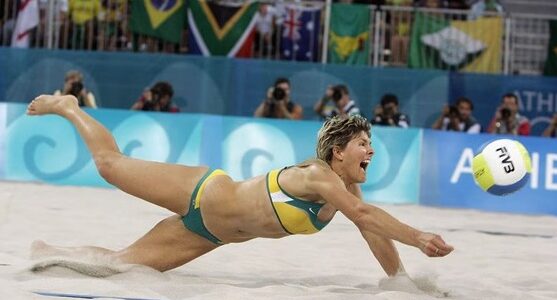 Natalie Cook diving for the ball at the Sydney Olympics beach volleyball final