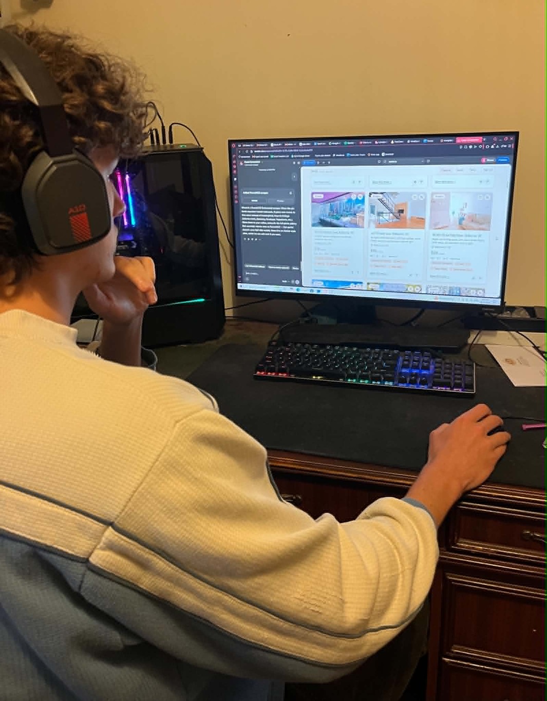 Chayse Howitt working online as a UGC campaign-management intern at age 18